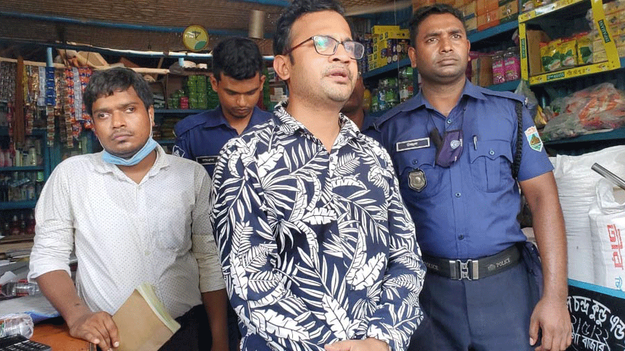 সিরাজগঞ্জে ২ দোকান থেকে ৩৭ হাজার লিটার ভোজ্যতেল জব্দ