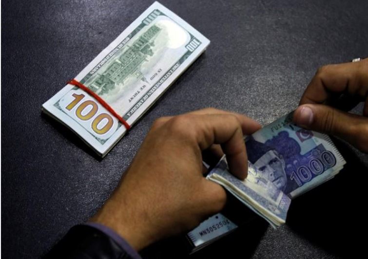 ডলারের বিপরীতে পাকিস্তানি রুপির দরপতন অব্যাহত