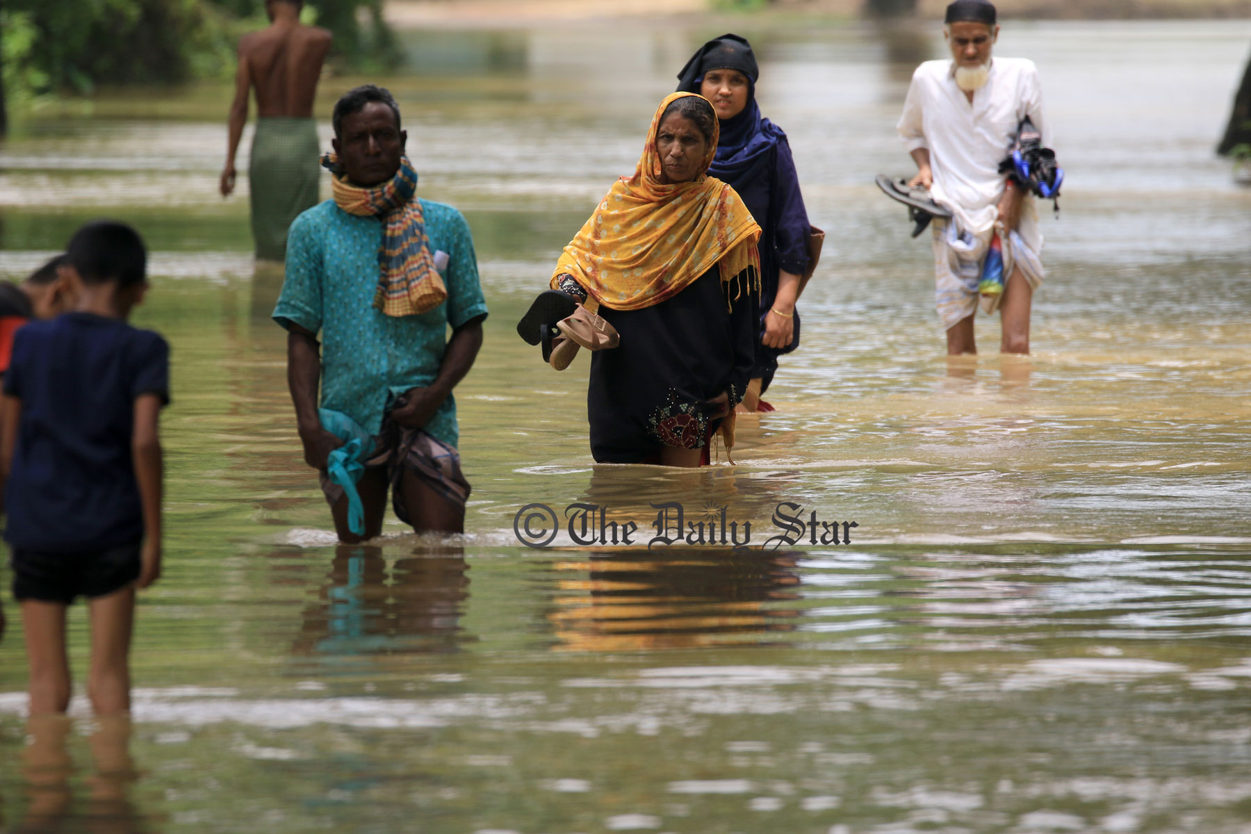 টানা বৃষ্টিতে সিলেটে আগাম বন্যা, বিপর্যস্ত জনজীবন