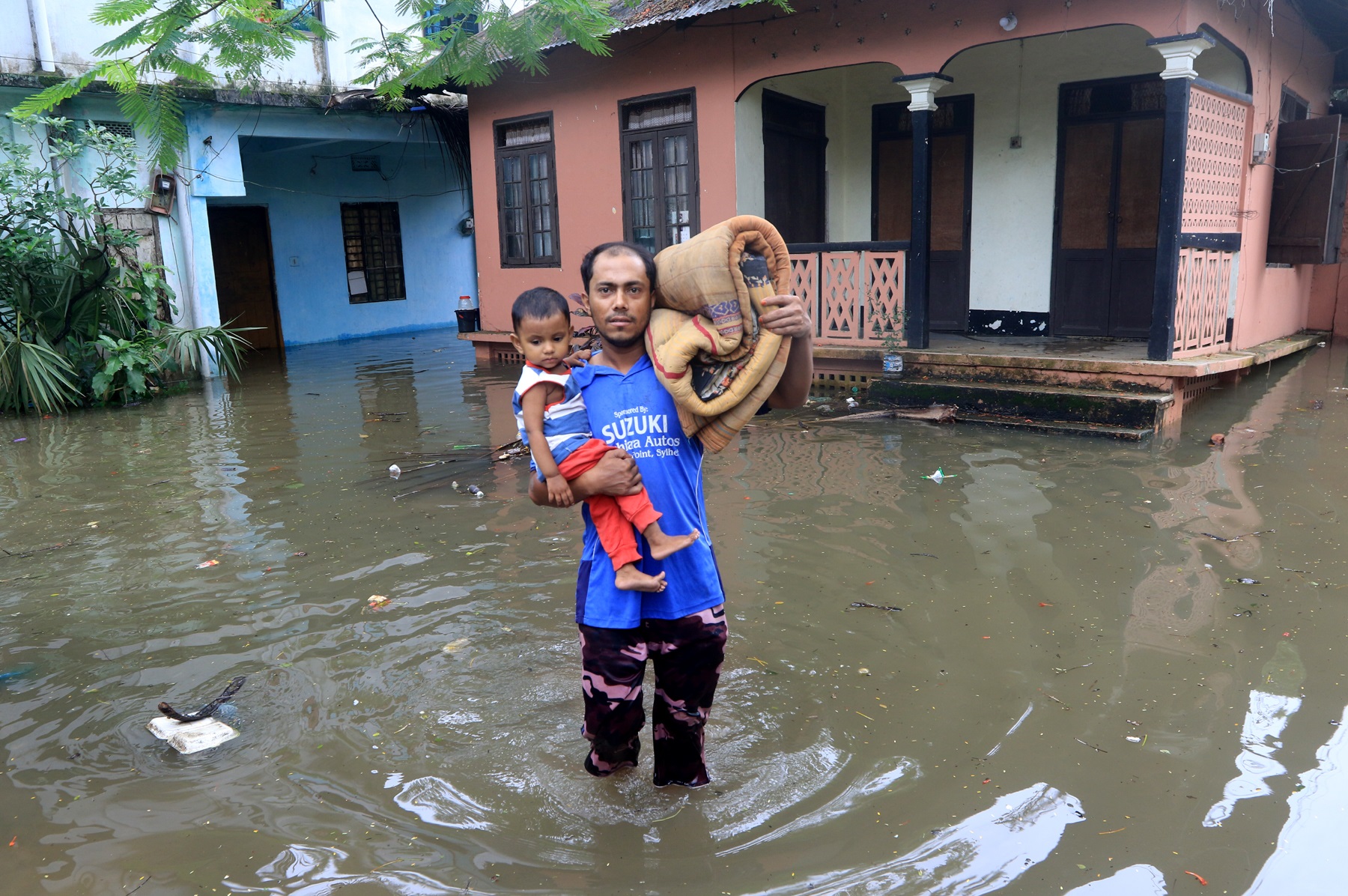 বন্যায় সিলেট নগরে বিদ্যুৎ বিচ্ছিন্ন ৫৪ হাজার পরিবার