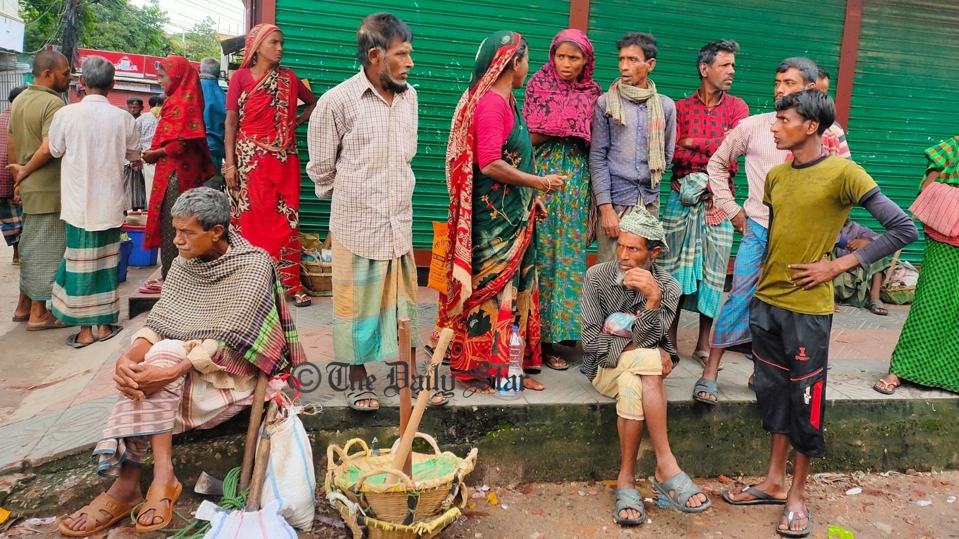 বন্যায় ফসল হারিয়ে কৃষক এখন শ্রমিক