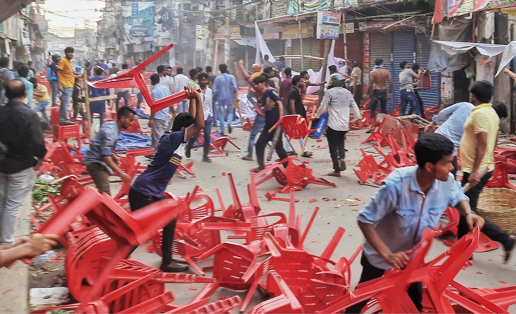 খুলনায় ছাত্রলীগের সঙ্গে বিএনপির নেতা-কর্মীদের সংঘর্ষ