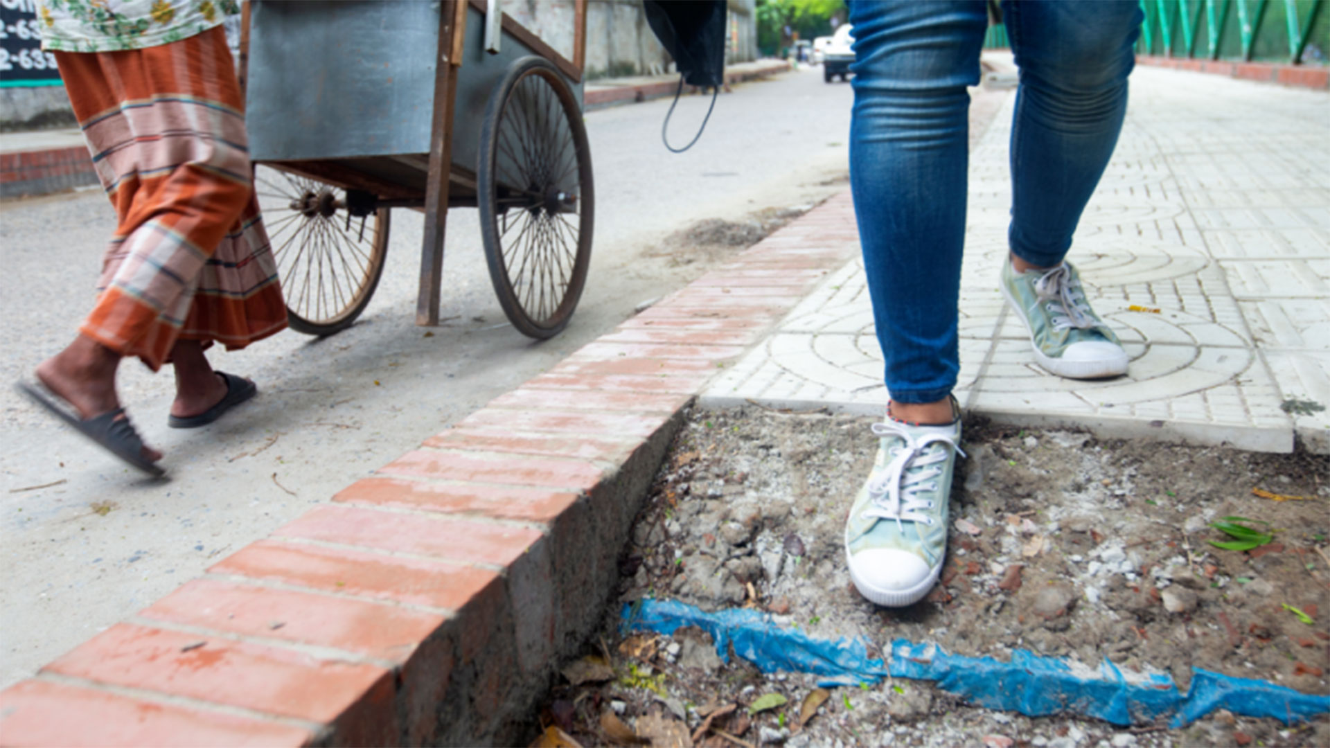 হাঁটার অযোগ্য শহর ঢাকা