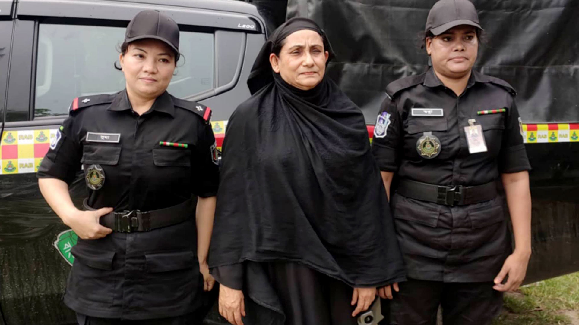 নরসিংদীতে তরুণীকে ‘হেনস্তাকারী’ নারী গ্রেপ্তার