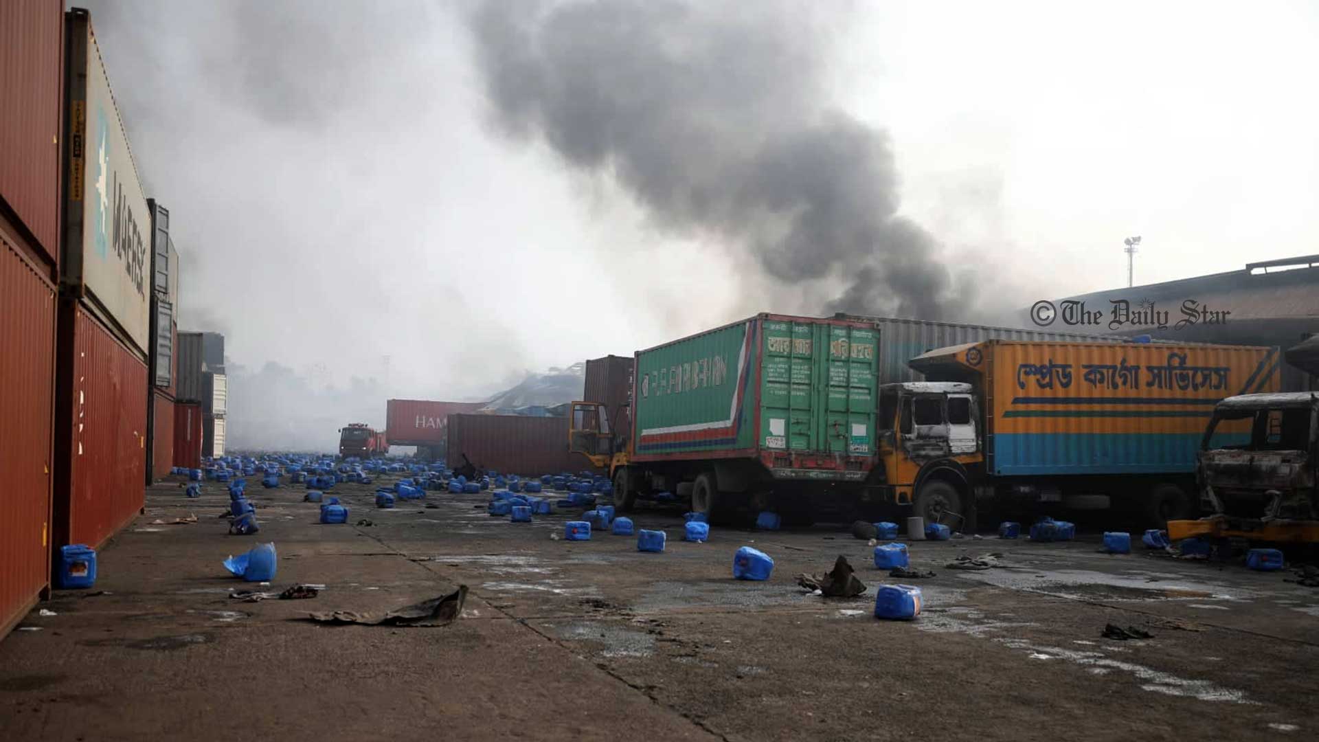 সীতাকুণ্ডে অগ্নিকাণ্ড: ২ ফায়ার ফাইটারসহ ঢাকায় আনা হয়েছে ১৪ জনকে