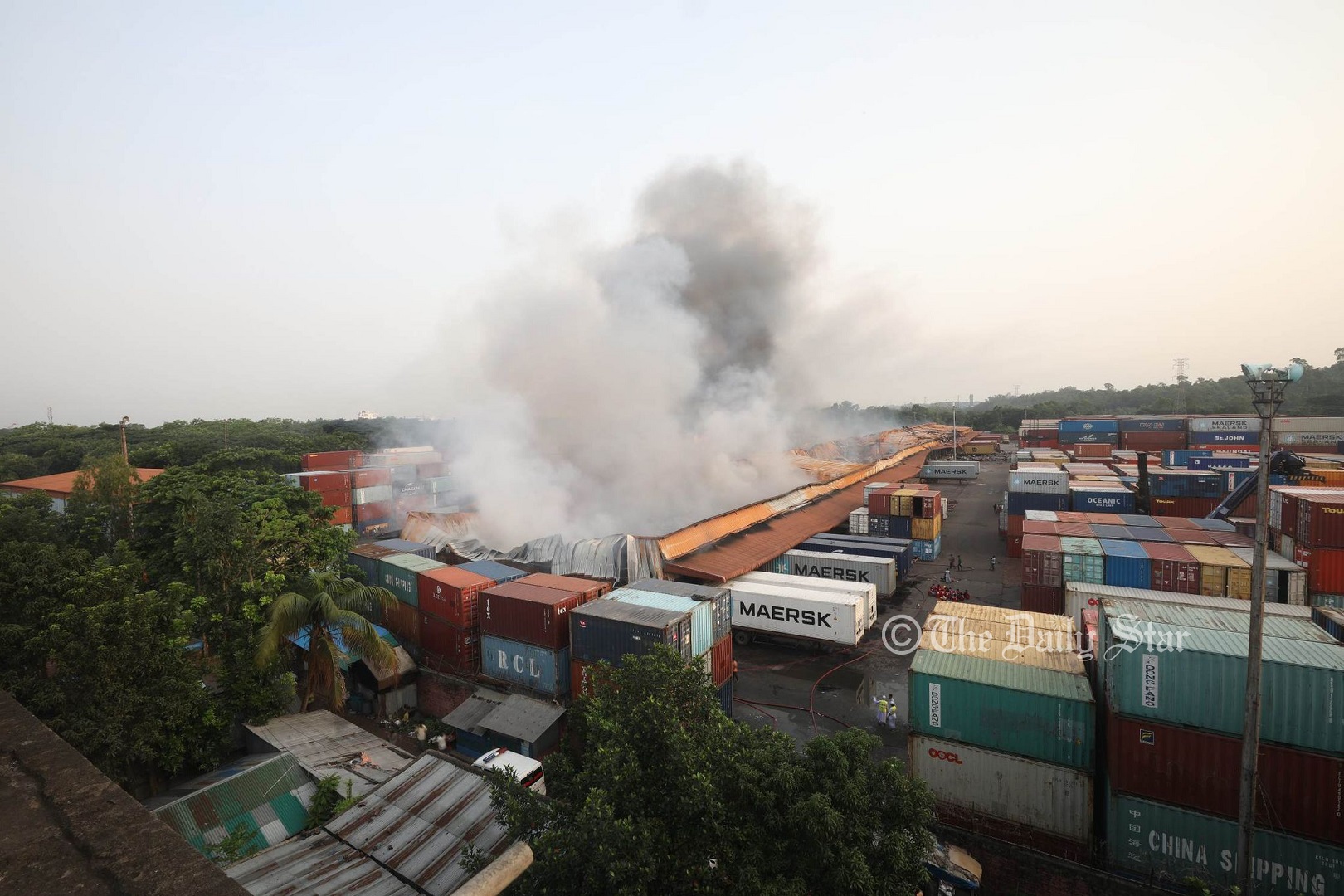 কনটেইনার ডিপো এলাকার বাতাসে রাসায়নিকের ঝাঁঝালো গন্ধ