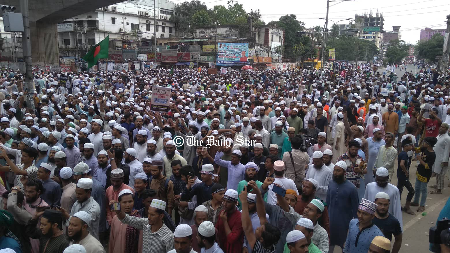 মহানবীকে (সা.) নিয়ে বিজেপি নেতার মন্তব্য: বায়তুল মোকাররম এলাকায় বিক্ষোভ