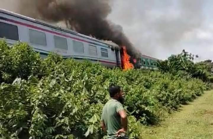 সিলেটগামী পারাবত এক্সপ্রেসে আগুন