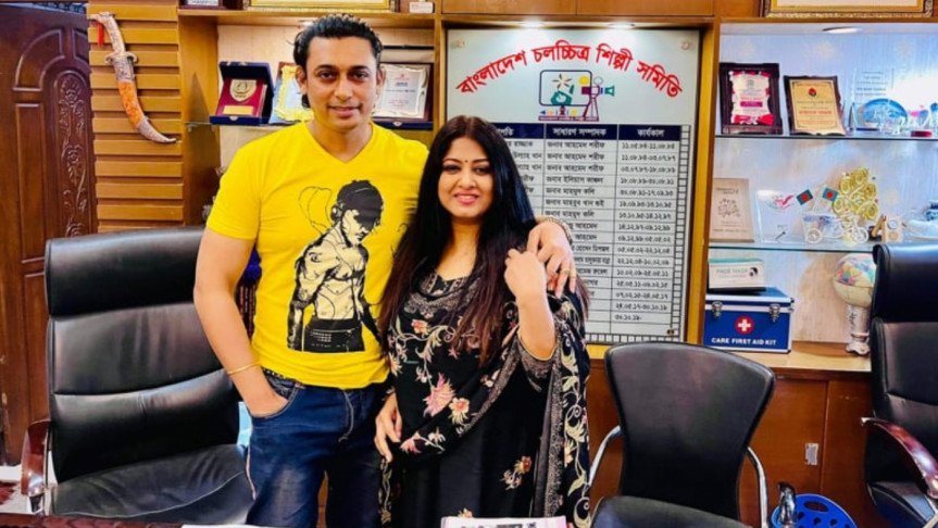 আমি জায়েদকে অনেক স্নেহ করি, ও আমাকে যথেষ্ট সম্মান করে: মৌসুমী