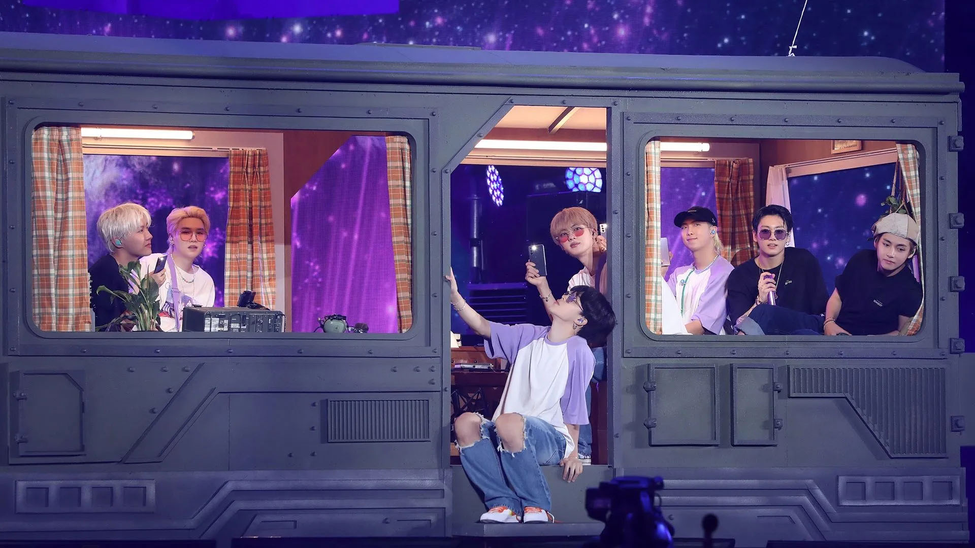 বাধ্যতামূলক সামরিকসেবায় যোগ দেবেন বিটিএস সদস্যরা