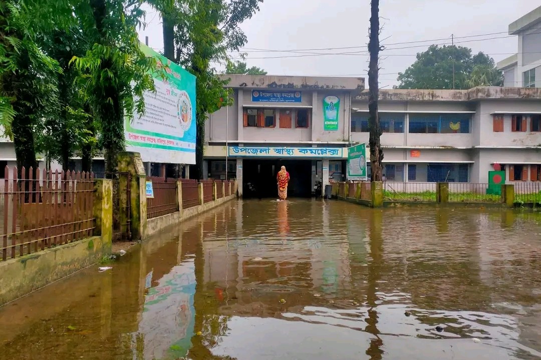 সুনামগঞ্জে বন্যা পরিস্থিতির অবনতি, পর্যটন নৌযান চলাচল বন্ধ