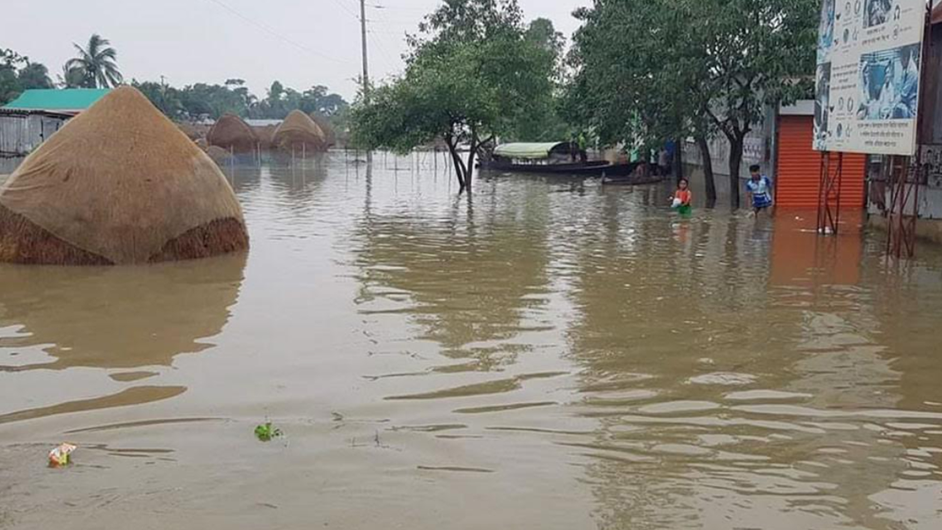 কিশোরগঞ্জে প্রায় ১ লাখ মানুষ পানিবন্দি
