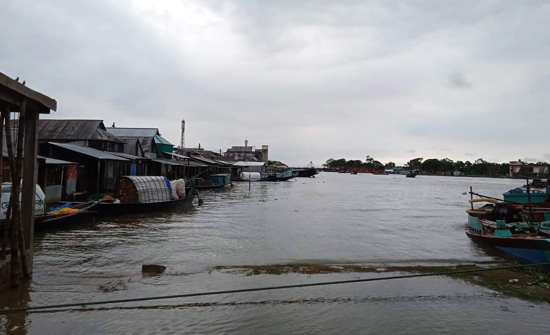 নেত্রকোণায় পানিবন্দি ৪ লাখ মানুষ, বিদ্যুৎবিচ্ছিন্ন ৮৮ হাজার পরিবার