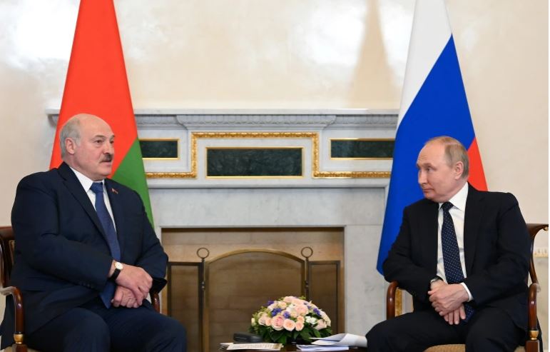 বেলারুশকে পরমাণু বোমা বহনযোগ্য ক্ষেপণাস্ত্র দেব: পুতিন