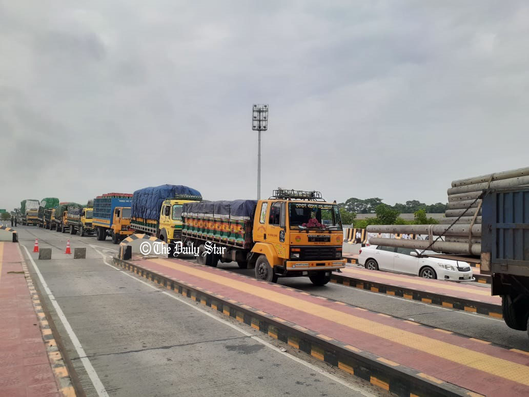 ঢাকা-ভাঙ্গা এক্সপ্রেসওয়ে: ১০ টোল বুথের ৪টি সচল, ৪ কিমি যানজট