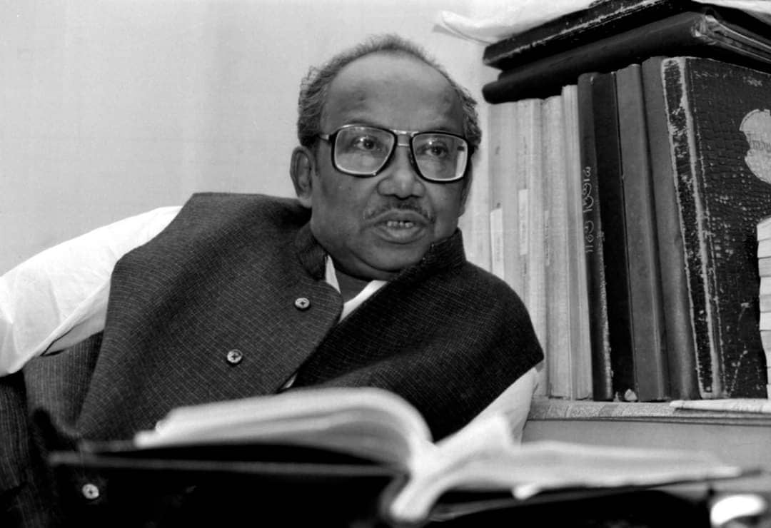 কিংবদন্তি পরিচালক তরুণ মজুমদার মারা গেছেন