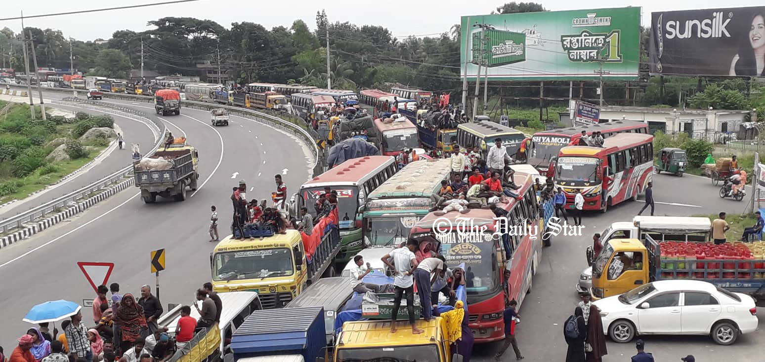 বঙ্গবন্ধু সেতুর পূর্ব প্রান্তে ২৫ কিলোমিটার যানজট