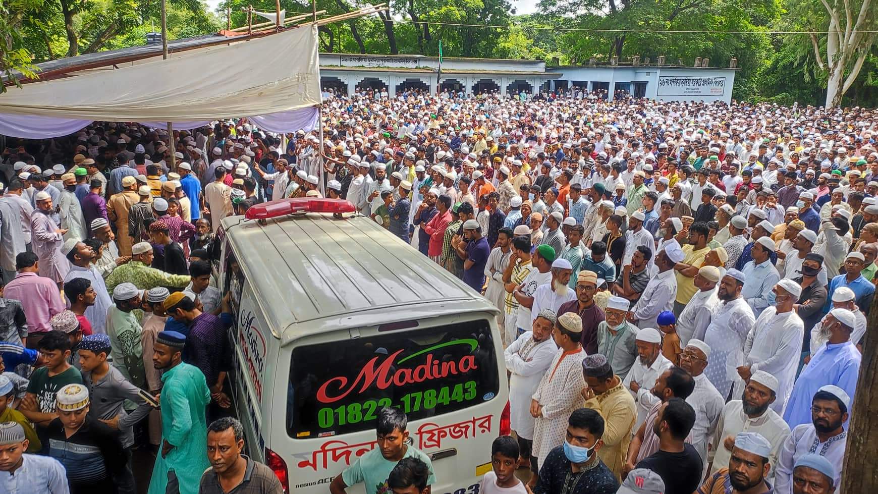 মীরসরাই দুর্ঘটনা: ৫ জনের জানাজায় মানুষের ঢল