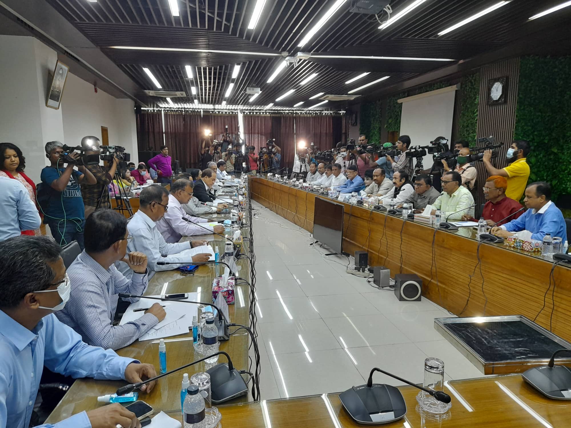 ‘রাতে কিন্তু কাজটা (ভোট) হয়, হয় মানে কী আমরাই করাইছি’