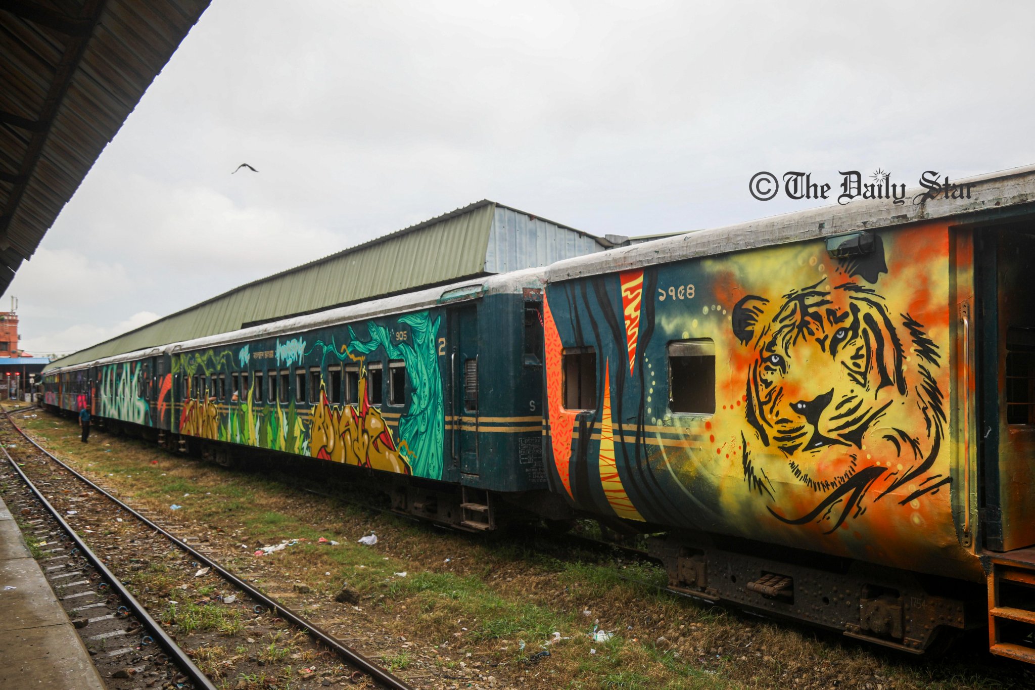 শাটল ট্রেনের ‘অপহৃত’ লোকোমাস্টার-সহকারী-গার্ডকে ছেড়ে দিয়েছে