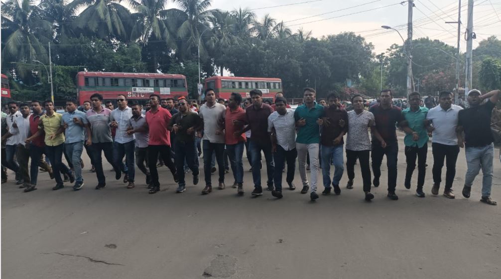 ভোলায় আহত ছাত্রদল নেতার মৃত্যুতে ঢাবি ছাত্রদলের বিক্ষোভ