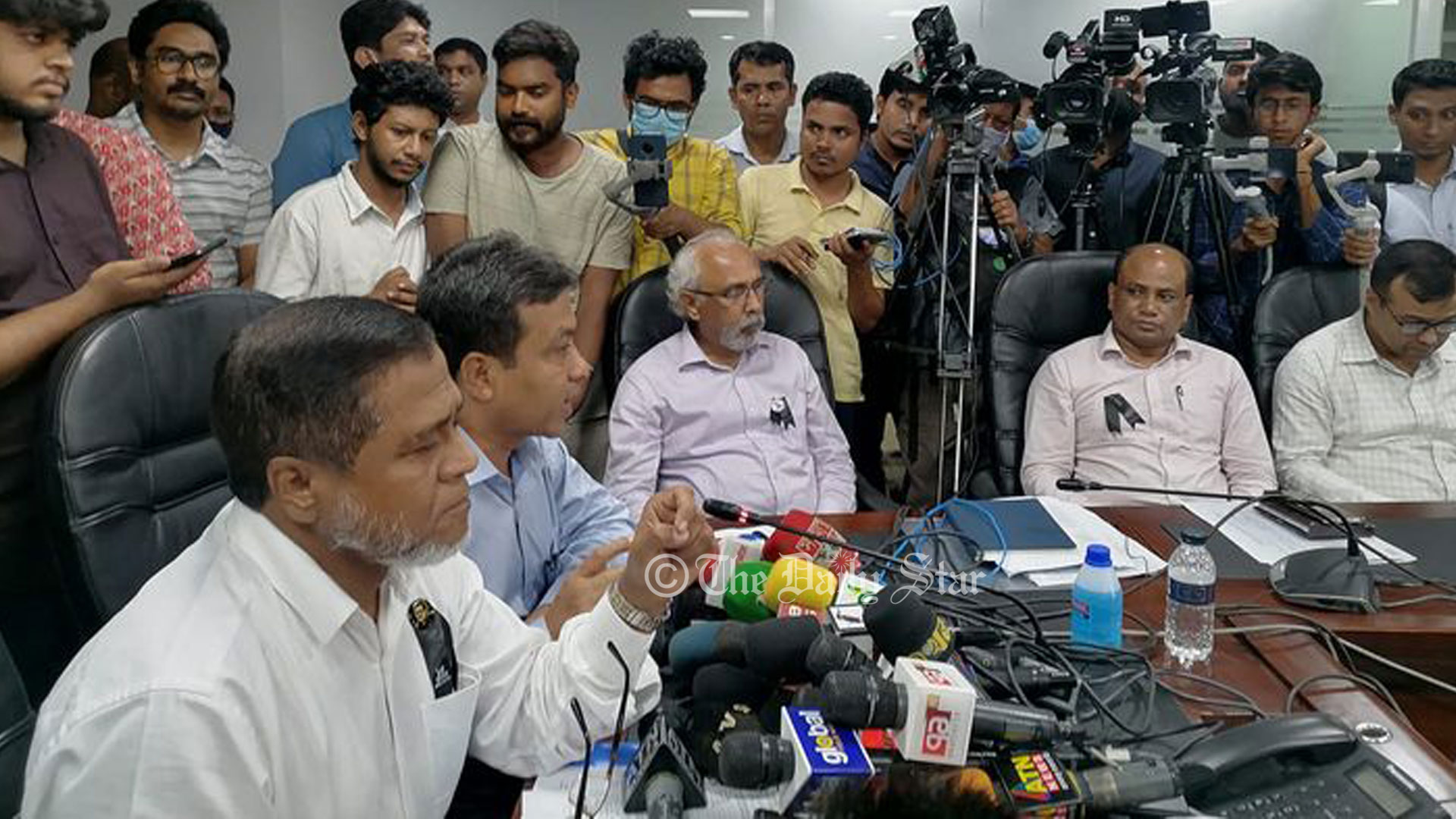 দূরপাল্লায় কিলোমিটারে বাসভাড়া বাড়ল ৪০ পয়সা, মহানগরে ৩৫ পয়সা