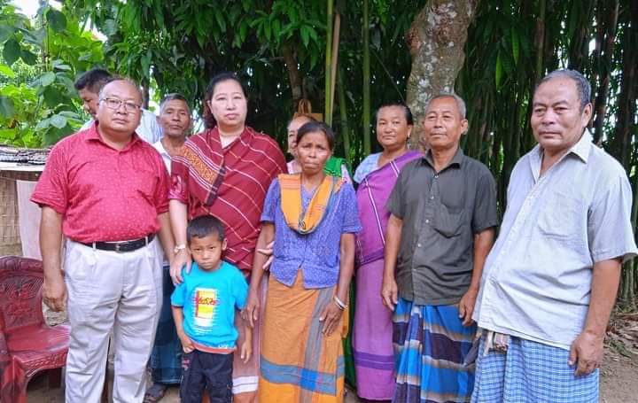সন্তান বিক্রি করতে চাওয়া সেই মায়ের পাশে বাসন্তী চাকমা