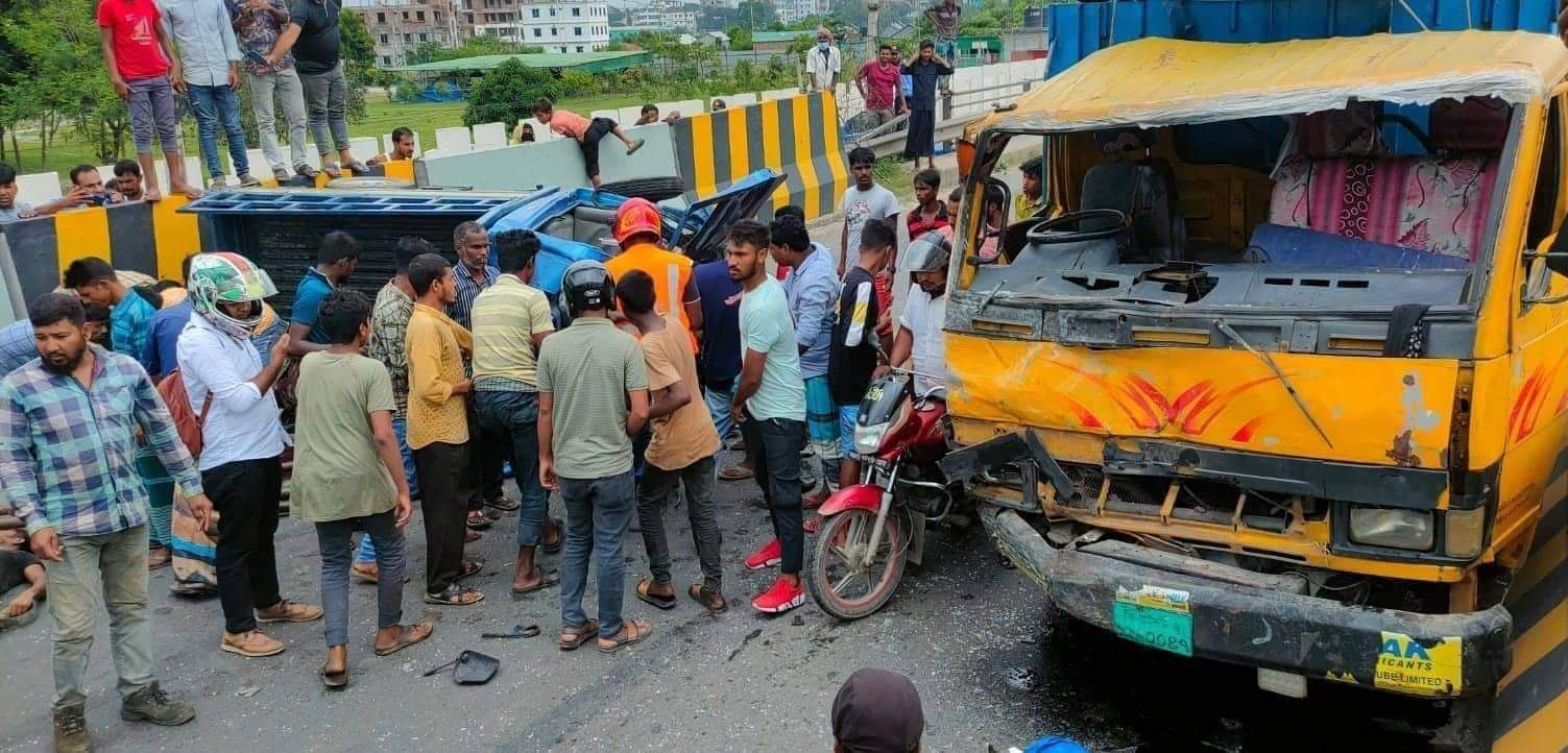 ধামরাইয়ে কাভার্ডভ্যান-পিকআপ সংঘর্ষে নিহত ২, আহত ৪