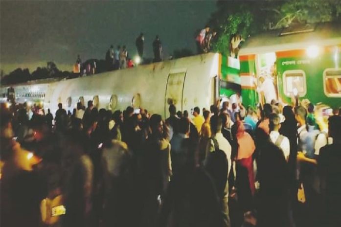 গাজীপুরে বগি লাইনচ্যুত, ঢাকার সঙ্গে উত্তরবঙ্গের রেল যোগাযোগ বন্ধ