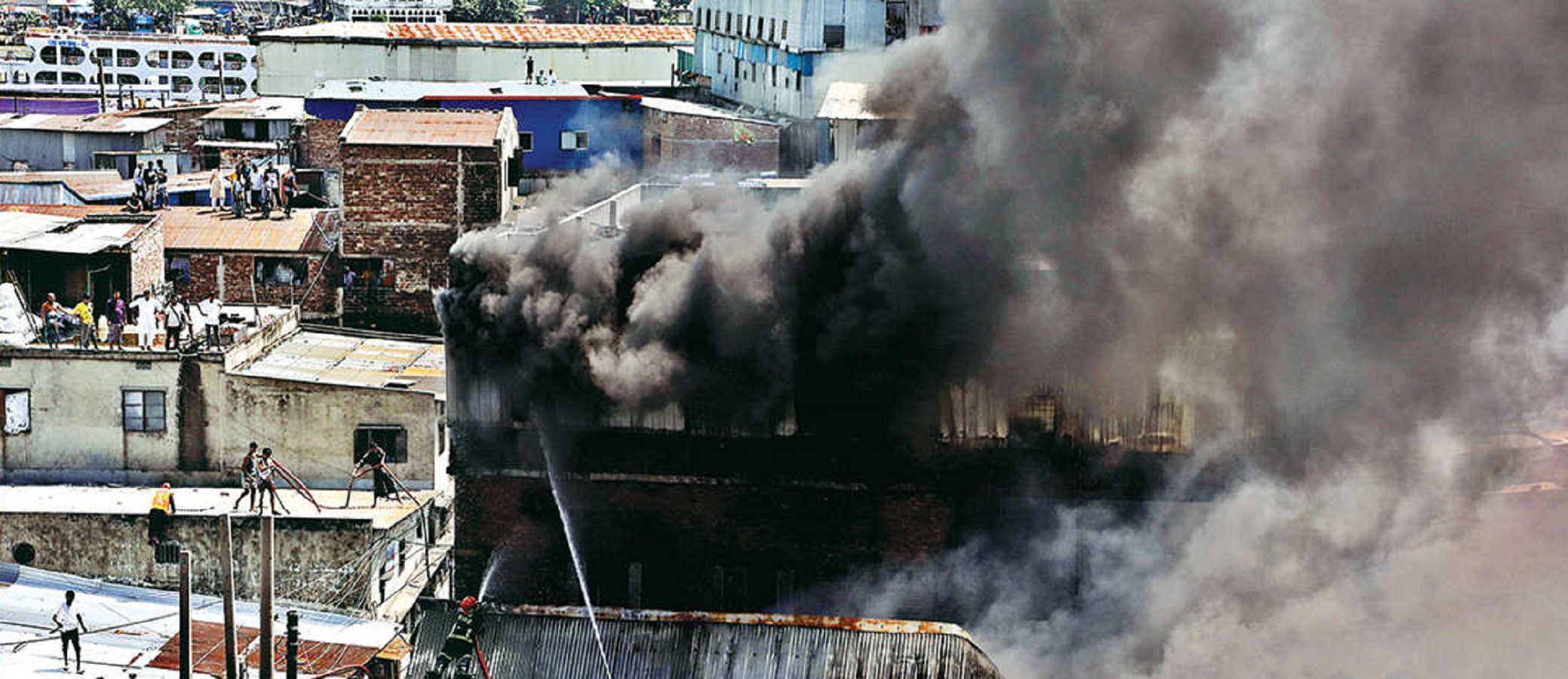 চকবাজারে অগ্নিকাণ্ড: হোটেল মালিক ১ দিনের রিমান্ডে