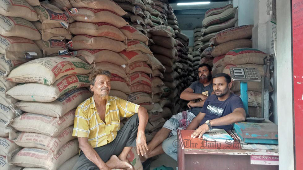 পাবনায় কেজিতে ১০ টাকা পর্যন্ত বেড়েছে মোটা চালের দাম