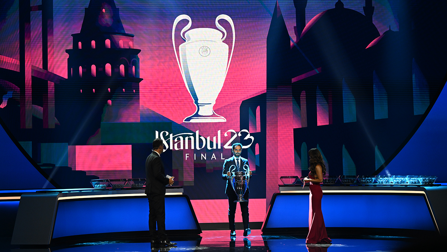 বায়ার্নের সঙ্গে মৃত্যুকূপে বার্সেলোনা