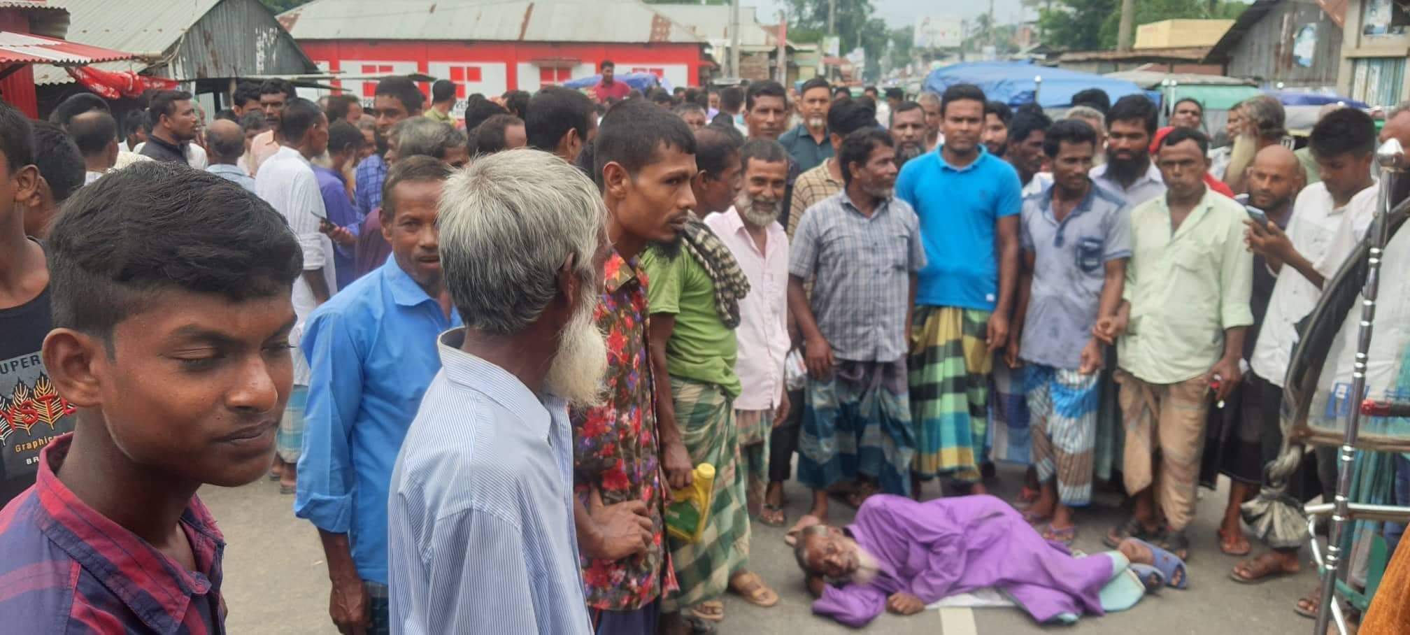 জামালপুরে সারের দাবিতে ২ দিন ধরে বিক্ষোভ কৃষকদের