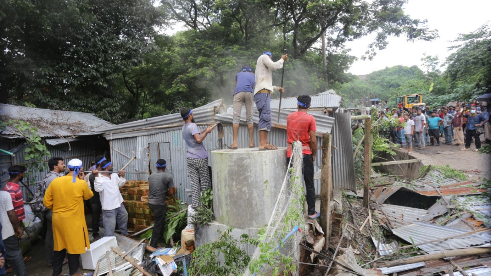 জঙ্গল সলিমপুরে উচ্ছেদ অভিযানকে কেন্দ্র করে পুলিশ-স্থানীয়দের সংঘর্ষ, আহত ১০