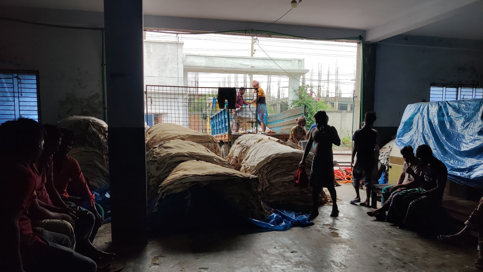 বিদ্যুৎ সংকট, সিইটিপির সীমিত ধারণক্ষমতায় ট্যানারির উৎপাদন কমেছে ৪০ শতাংশ