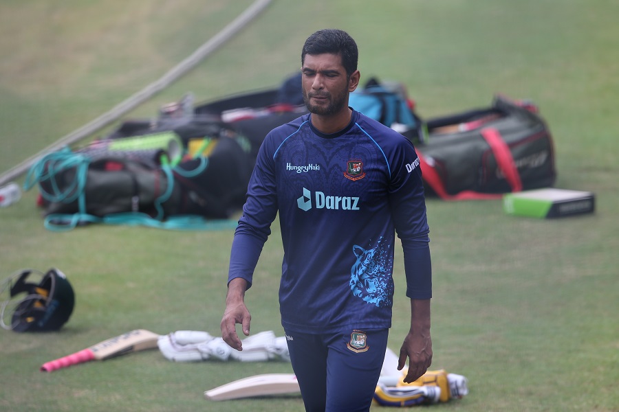 মাহমুদউল্লাহকে মাঠ থেকে ‘অবসরের সম্মান’ দিতে চায় বিসিবি