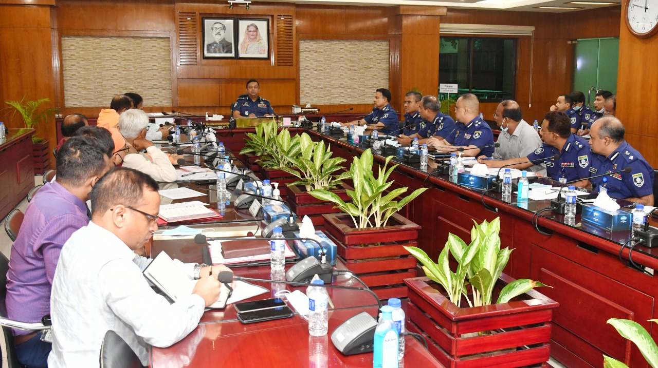 দুর্গাপূজায় পুলিশকে নিশ্ছিদ্র নিরাপত্তা নিশ্চিত করার নির্দেশ আইজিপির 