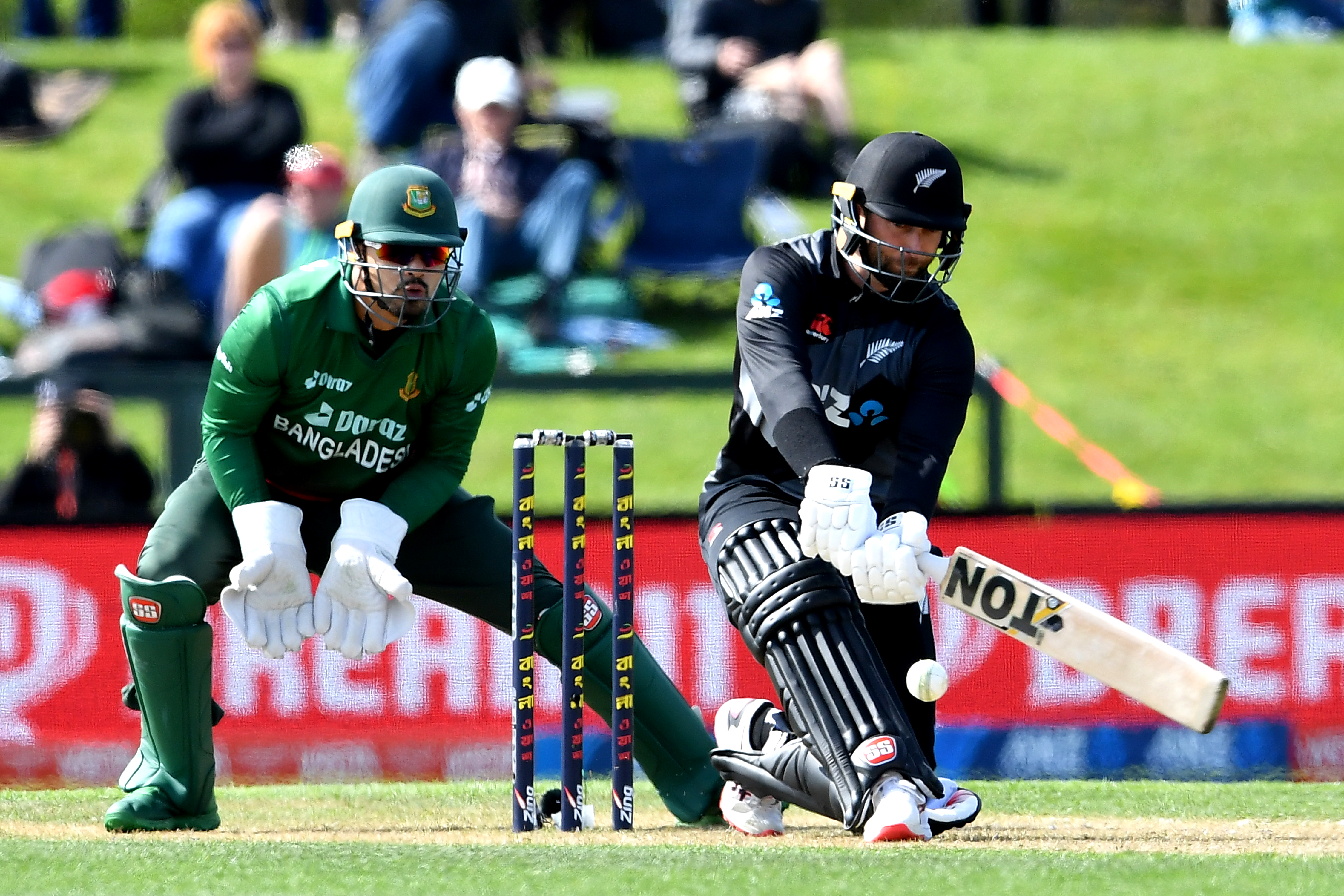 বাংলাদেশের বিপক্ষে নিউজিল্যান্ডের ২০৮ রানের পাহাড়