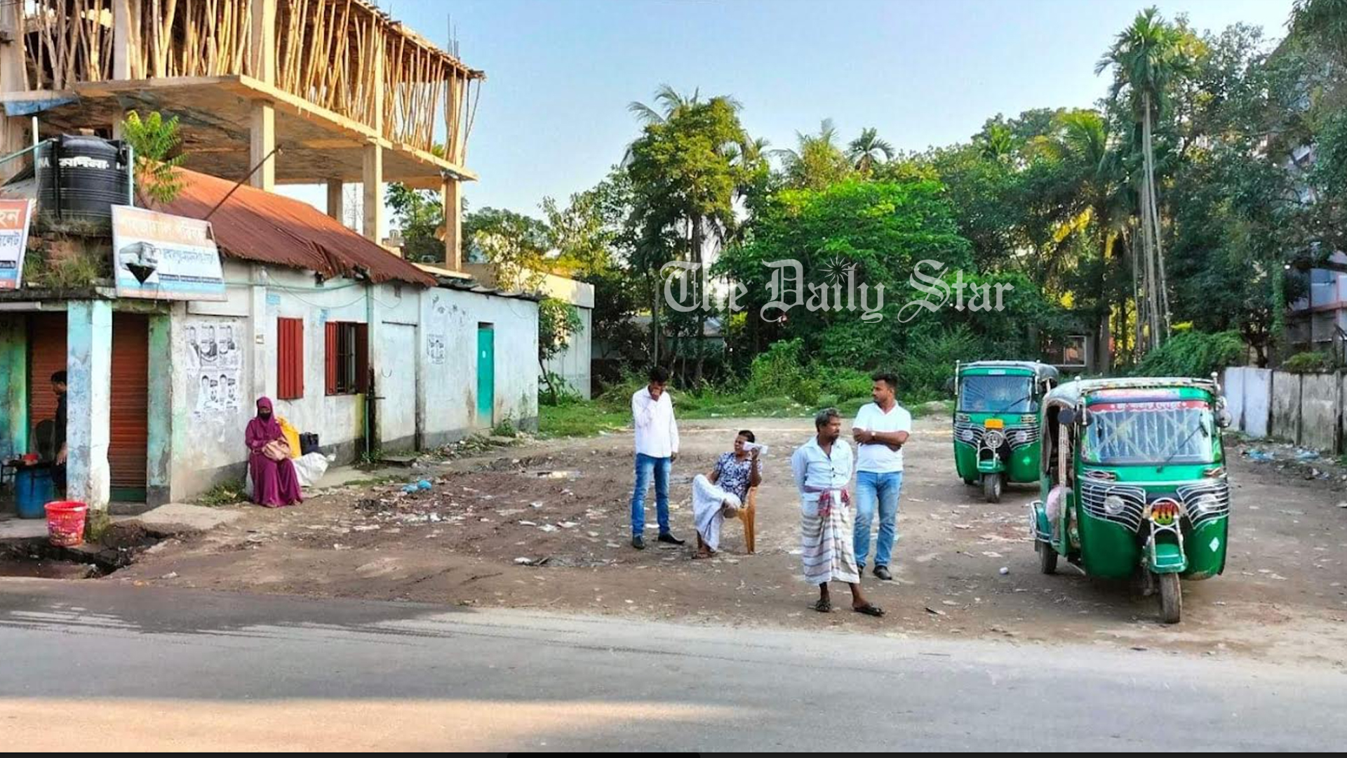 জামালপুরে গণপরিবহন বন্ধ, দুর্ভোগে মানুষ