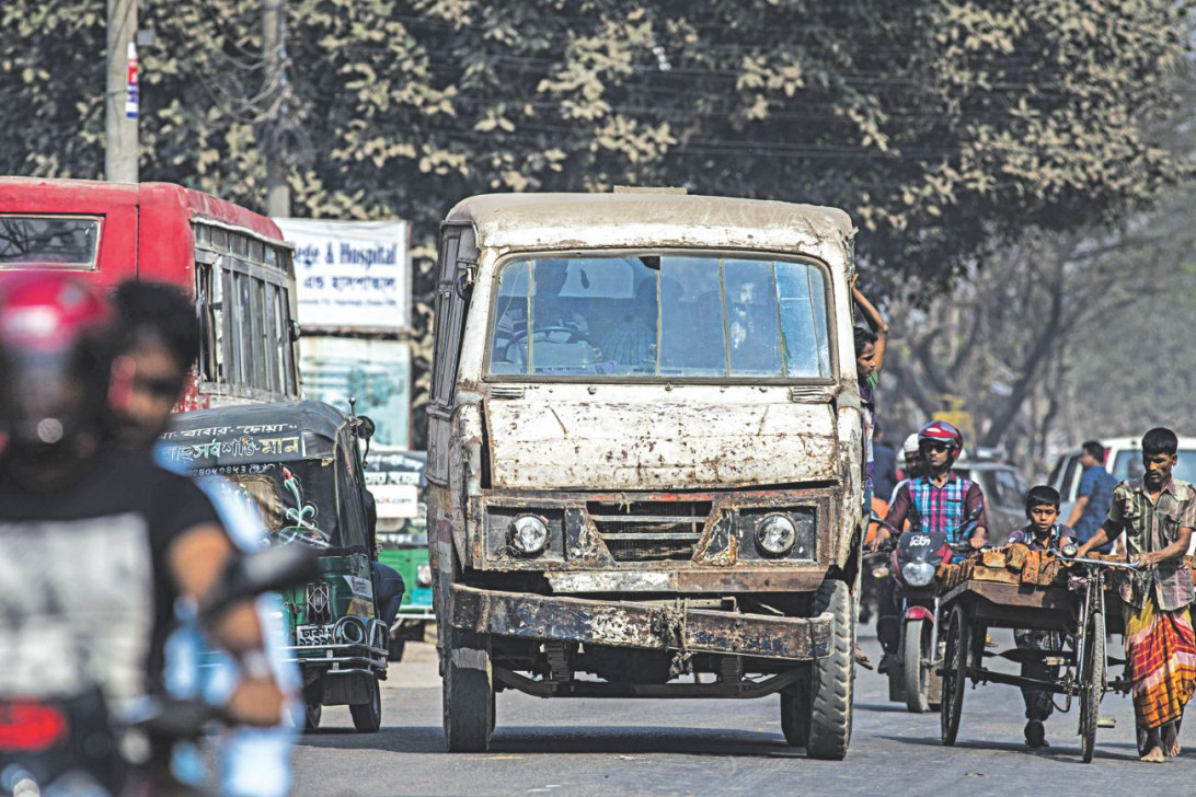 ঢাকা কি আনফিট বাসমুক্ত হবে