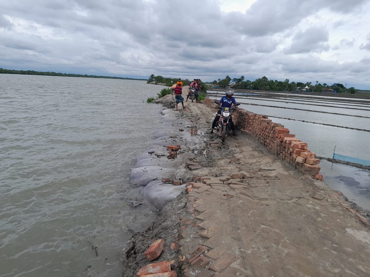 খুলনার ৪০৯টি সাইক্লোন শেল্টার খুলে দেওয়া হচ্ছে সোমবার