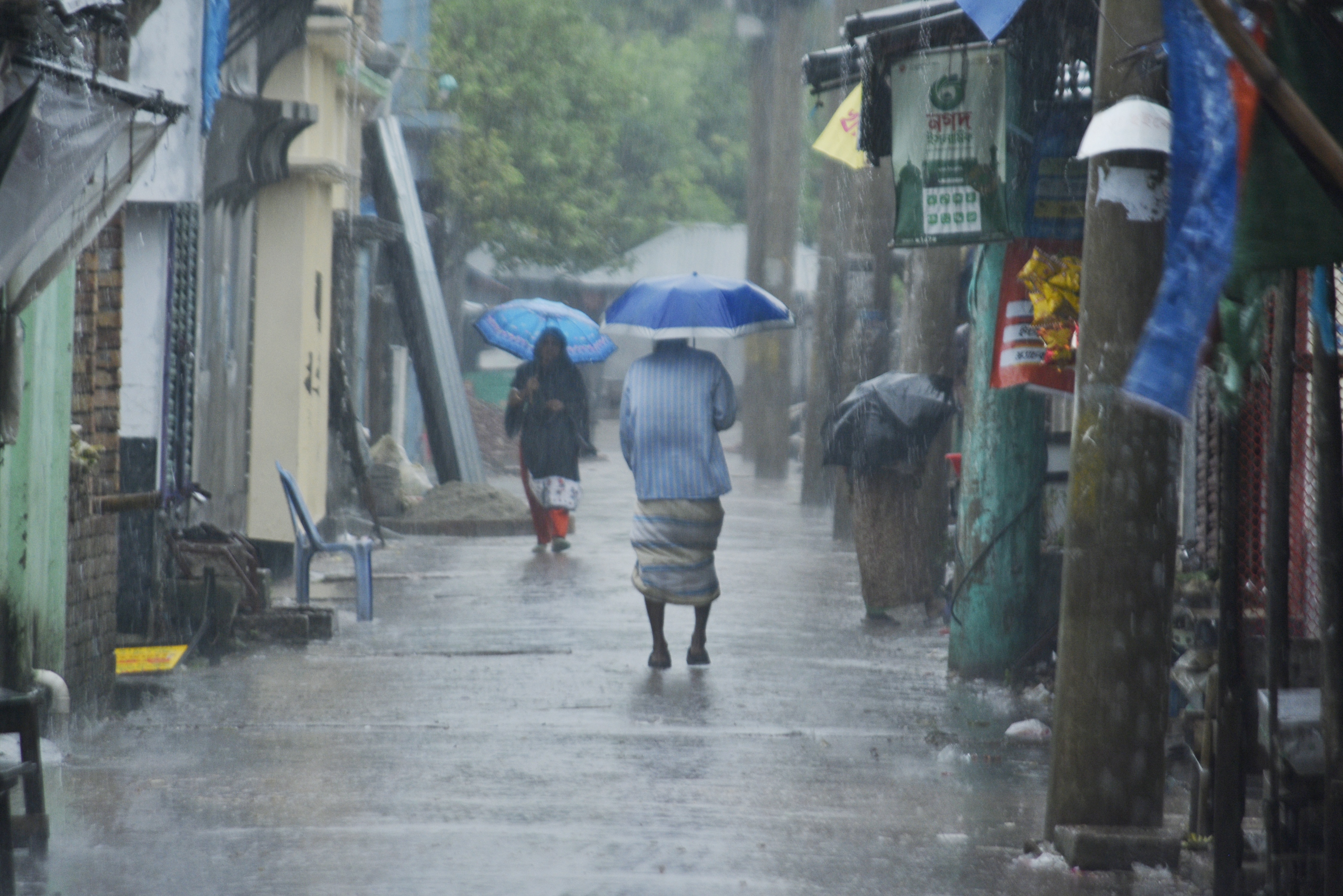 ঘূর্ণিঝড় ‘সিত্রাং’র প্রভাবে খুলনায় ভারী বর্ষণ