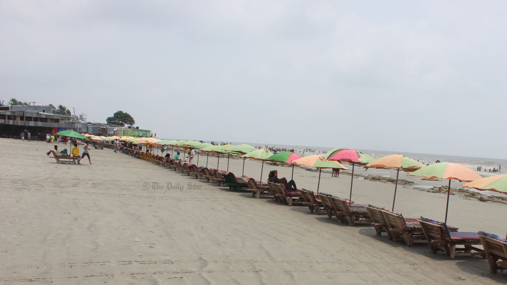 ‘বিদেশি পর্যটক না আসার কারণ অসুস্থ রাজনৈতিক পরিবেশ ও ধর্মীয় গোঁড়ামি’