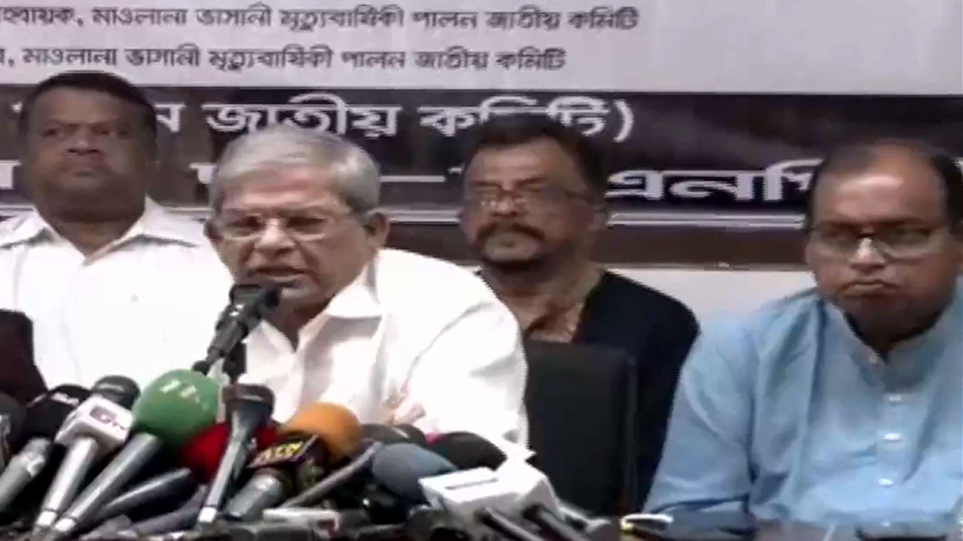 আগ্নেয়গিরির মতো ফুঁসে উঠছে মানুষ, এতেই সরকারের পতন হবে