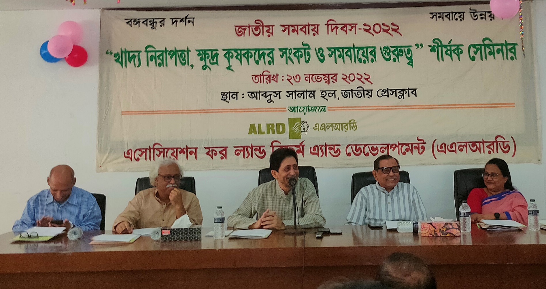 টাকা ছাপিয়েও মেগা প্রকল্পের ঋণ শোধ করা যাবে না: আবুল বারকাত