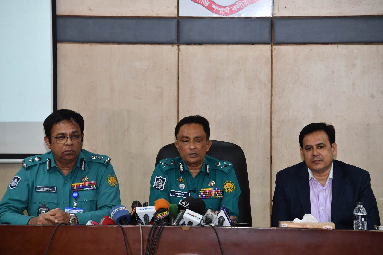 বোমা রাখার খবর পেয়ে বিএনপি কার্যালয়ে অভিযান: ডিএমপি কমিশনার