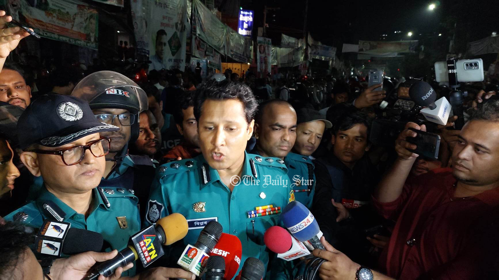 সন্ত্রাসী ও তাদের উস্কানিদাতাদের আটক করেছি: পুলিশ