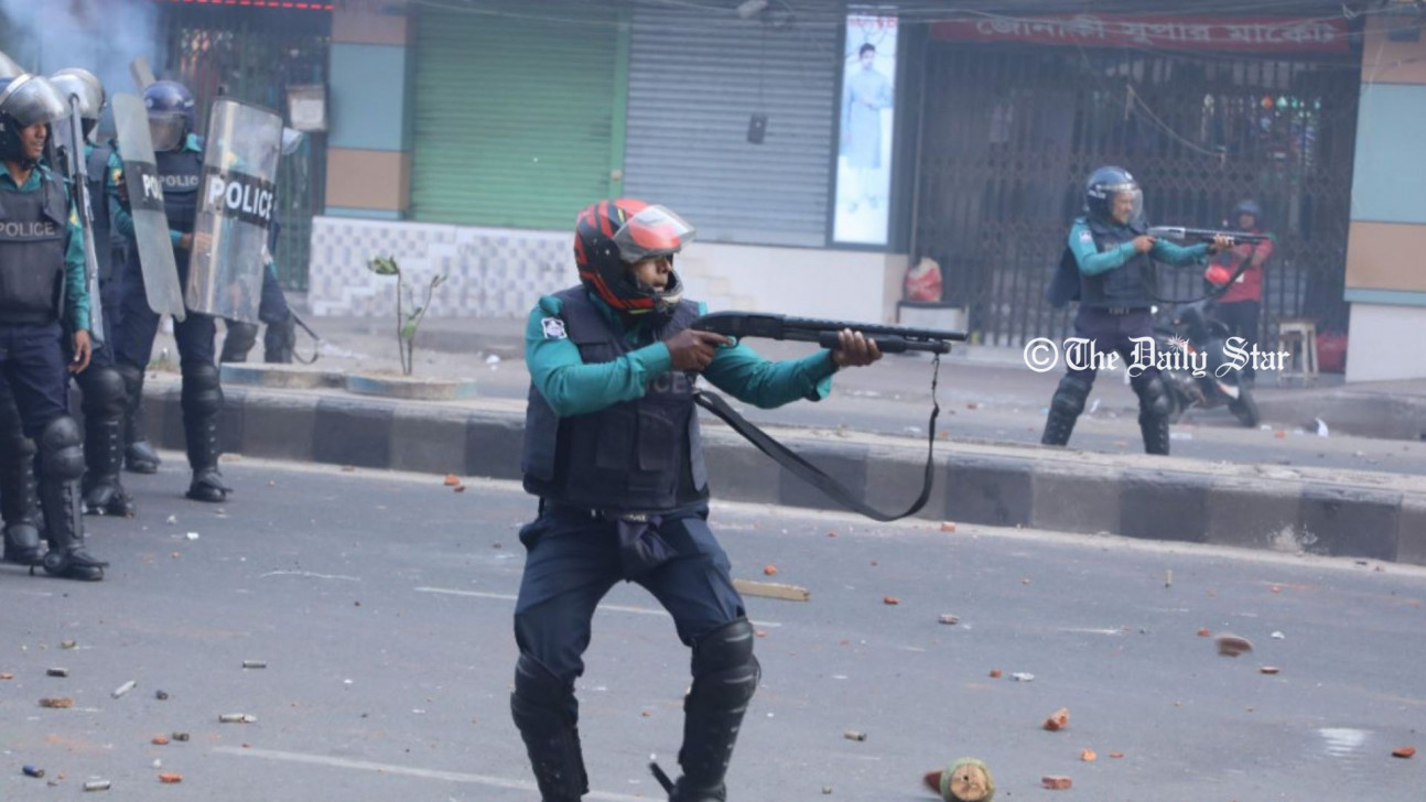নয়াপল্টনে ‘আত্মরক্ষার্থে’ শটগানের ৪১০ ও ১০০৩ রাউন্ড রাবার বুলেট ছুড়েছে পুলিশ