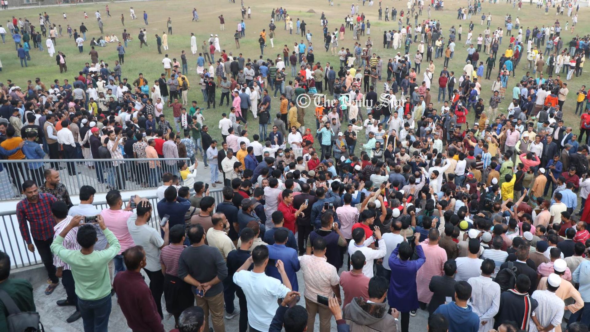 গোলাপবাগ মাঠে জড়ো হচ্ছেন বিএনপি নেতাকর্মীরা