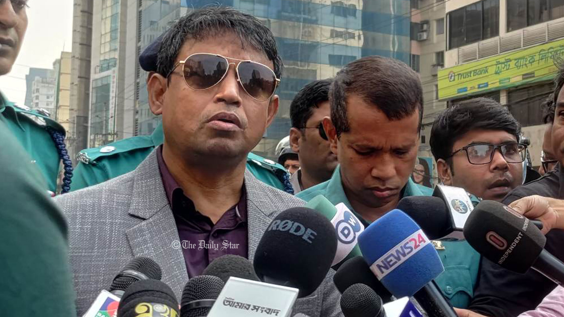 আইন-শৃঙ্খলা রক্ষাকারী বাহিনীর ২০ হাজার সদস্য নিরাপত্তা নিশ্চিতে কাজ করছেন